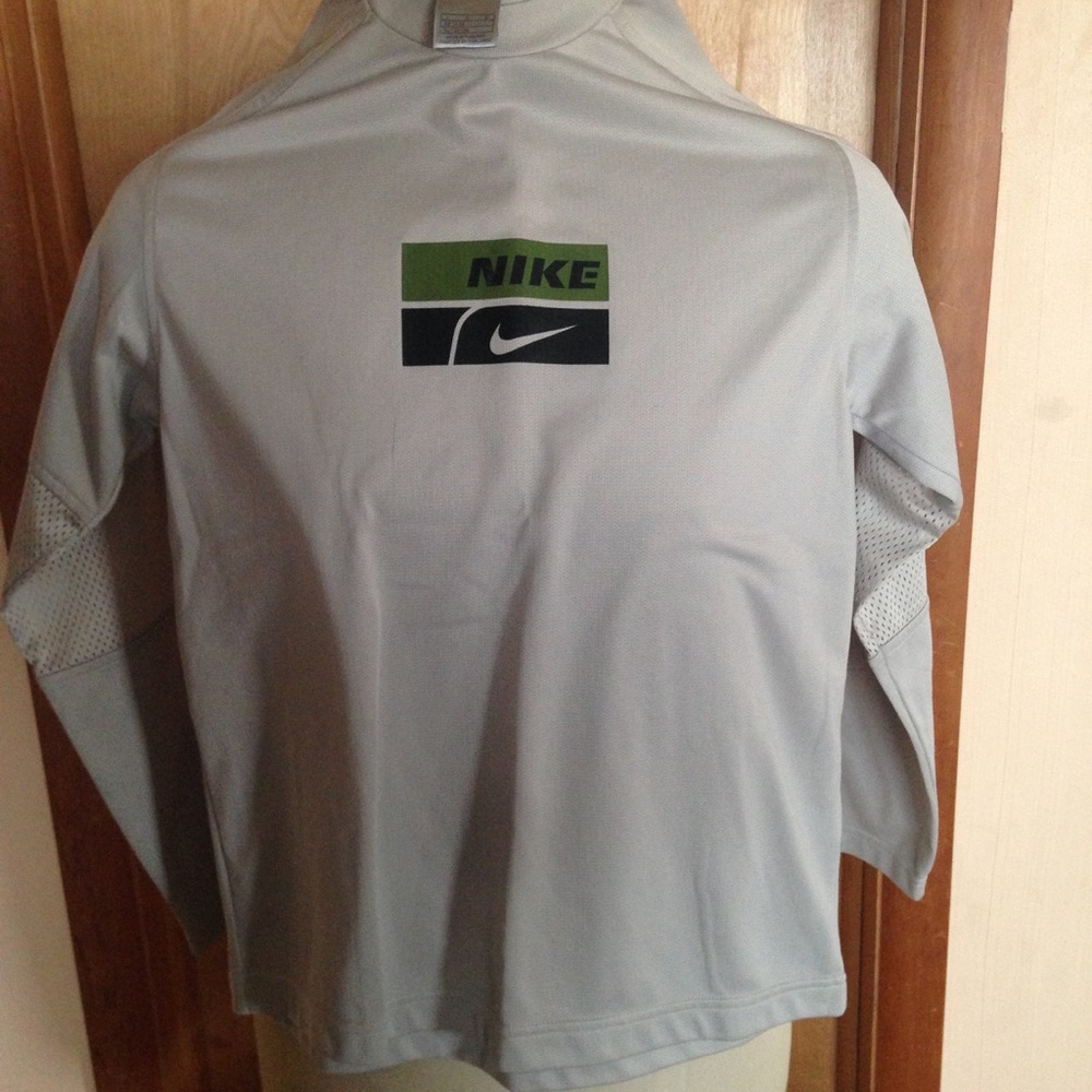 Boys Nike top